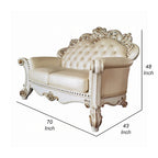 Causeuse traditionnelle capitonnée en similicuir couleur champagne avec 3 coussins pour 2 personnes