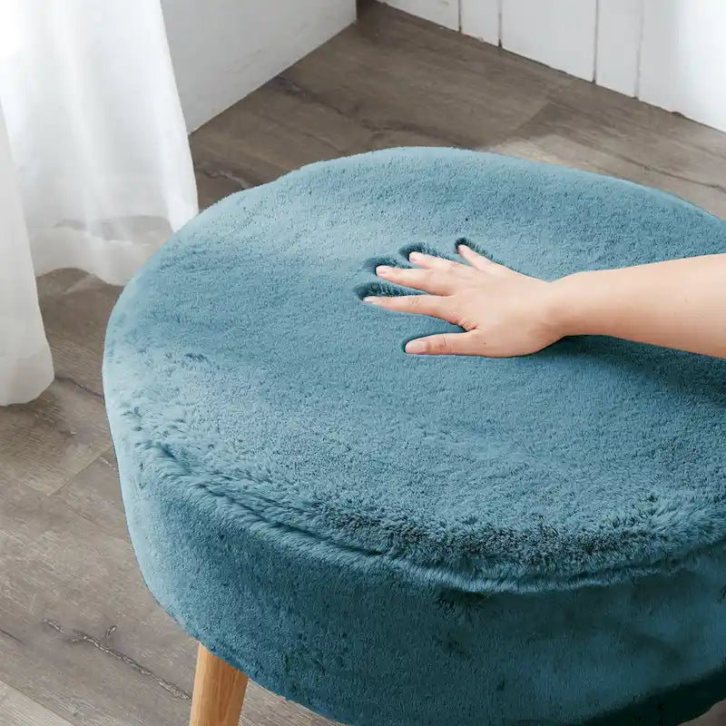 Ottoman ovale multicolore en fausse fourrure avec pieds en bois pour 1 personne