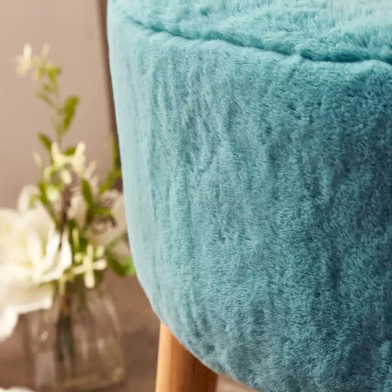 Ottoman ovale multicolore en fausse fourrure avec pieds en bois pour 1 personne