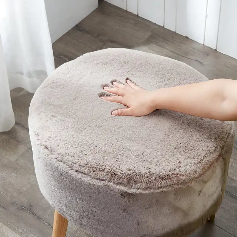 Ottoman ovale multicolore en fausse fourrure avec pieds en bois pour 1 personne