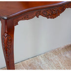 Console sculptée à la main – Noyer, bois dur traditionnel, utilisateur unique