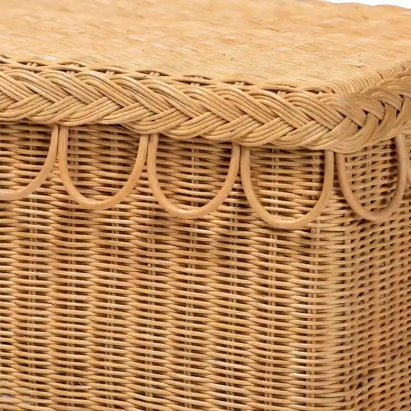 Banc d'appoint en rotin couleur miel clair avec bord festonné