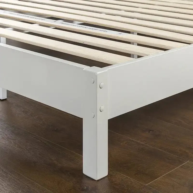 Bettgestell im Deluxe-Stil aus off-whitefarbenem Holz mit Kopfteil