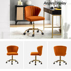 Fauteuil de bureau sans accoudoirs en velours multicolore avec dossier capitonné et base en métal doré