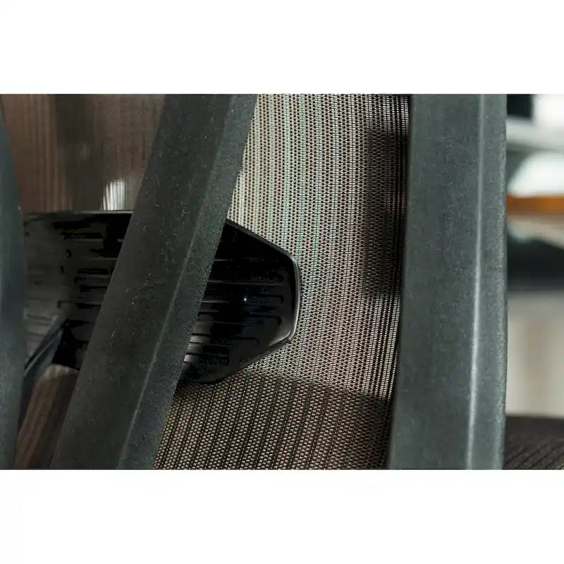 Chaise de bureau ergonomique à dossier haut en maille marron avec appui-tête et accoudoirs réglables pour 1