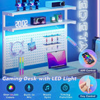 Bureau de jeu en L blanc/noir avec lumières LED, panneau perforé, support de moniteur, étagères à 4 niveaux et 2 tiroirs en tissu pour 2 personnes