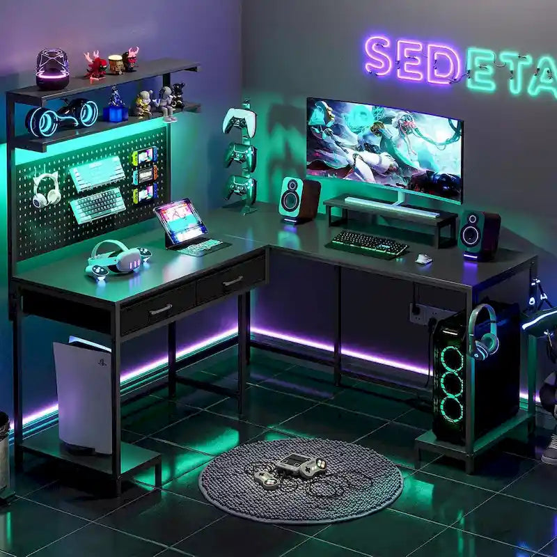 Bureau de jeu en L blanc/noir avec lumières LED, panneau perforé, support de moniteur, étagères à 4 niveaux et 2 tiroirs en tissu pour 2 personnes