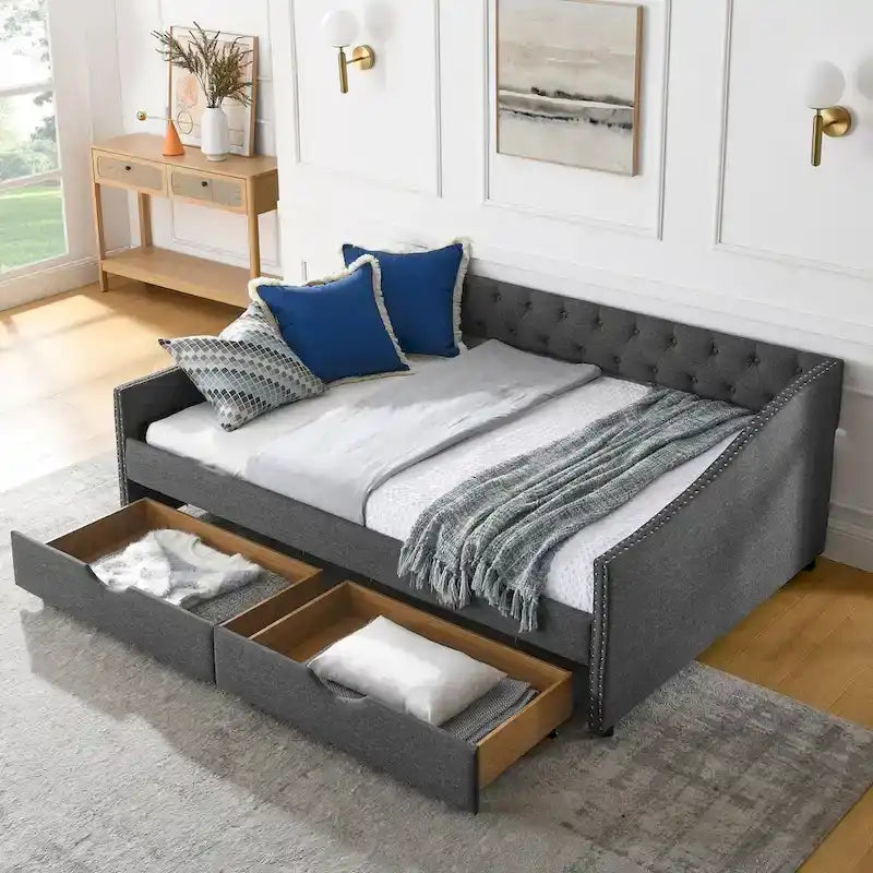 Tagesbett in voller Größe mit Schubladen, gepolstertes Sofa-Bett mit Tufting, Knöpfen an der Rückenlehne und Kupfernägeln an den geschwungenen Armlehnen