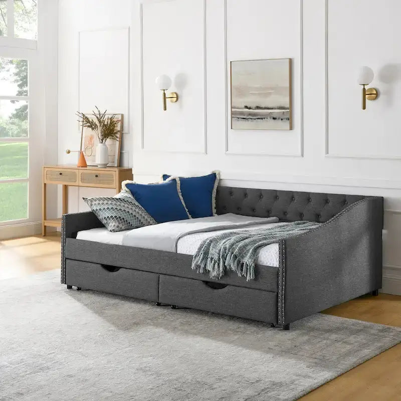 Tagesbett in voller Größe mit Schubladen, gepolstertes Sofa-Bett mit Tufting, Knöpfen an der Rückenlehne und Kupfernägeln an den geschwungenen Armlehnen