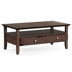 Table basse rectangulaire avec 2 tiroirs et étagère – Marron foncé, Bois massif de style transitionnel, 1 à 2 utilisateurs