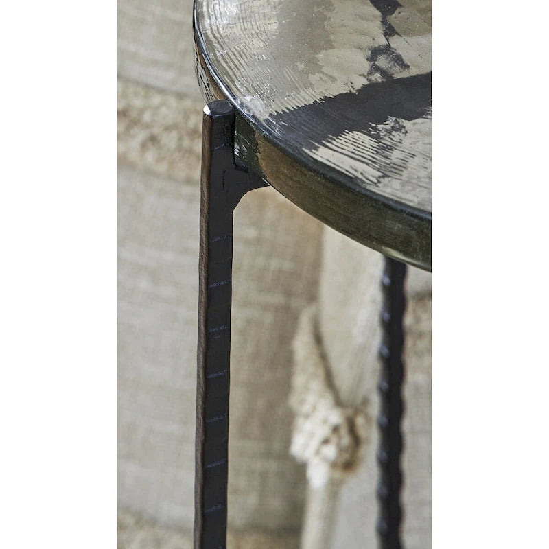 Table d'appoint – Transparente et noire, plateau en verre et pieds en métal, utilisateur unique