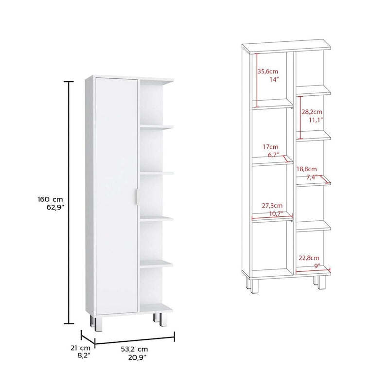 Moderne hoge linnenkast voor de badkamer met zeven planken