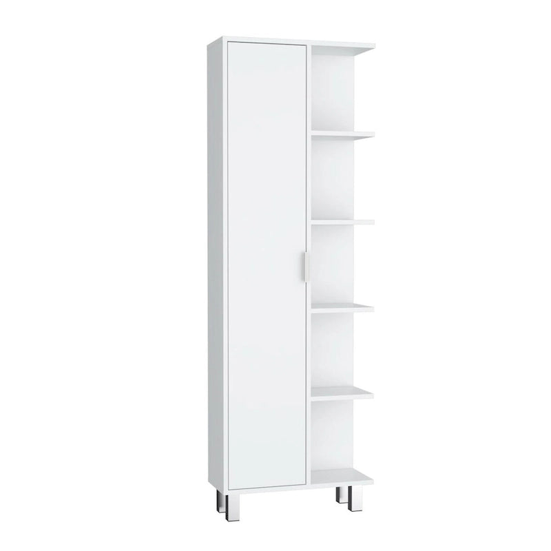Moderne hoge linnenkast voor de badkamer met zeven planken