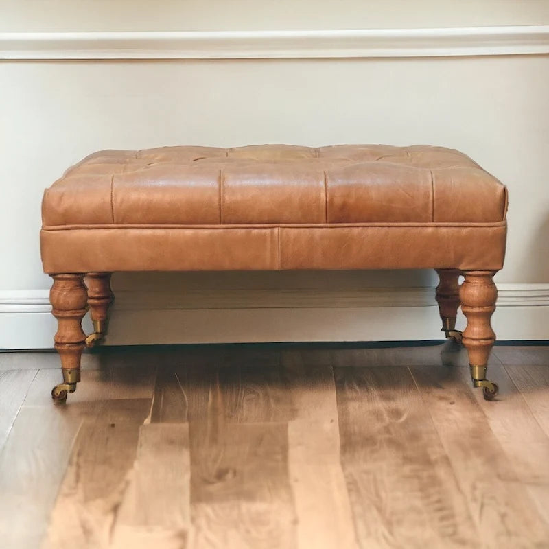 Pouf en cuir de buffle avec pieds à roulettes – Beige / Havane, Traditionnel en bois de manguier massif et capitonné, une place